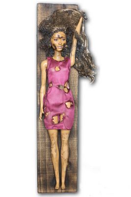 N°103: Barbie brune à la robe mauve 
						Création 2026
						Auteur : Loïc Jugue
