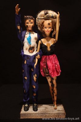 Happy couple bleu rouge, création 2024, hauteur 34 cm