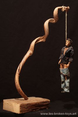 Le pendu, création 2024, hauteur 66 cm