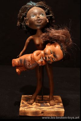 La jeune fille au poupon, création 2020, hauteur 26 cm