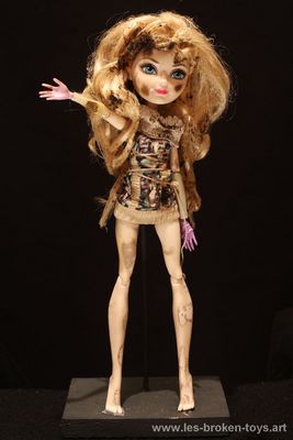 Doll 1, création 2025, hauteur 30 cm