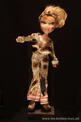 Doll 4, création 2025, hauteur 29 cm
