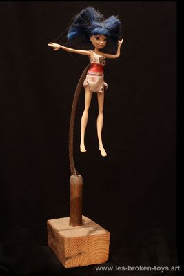 La faucille et la poupée, création 2020, hauteur 48 cm