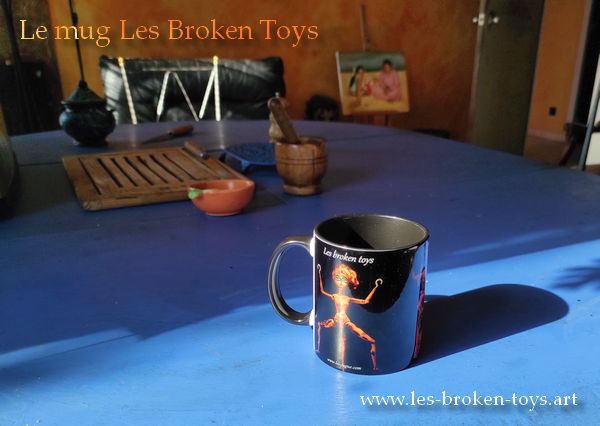 Les broken toys de Loïc Jugue produits dérivés: le mug