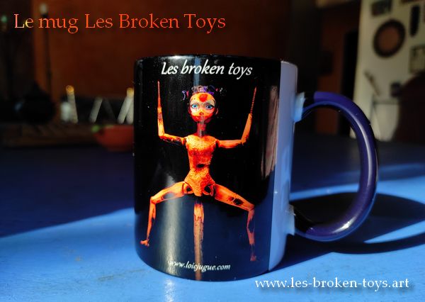 Les broken toys de Loïc Jugue produits dérivés: le mug