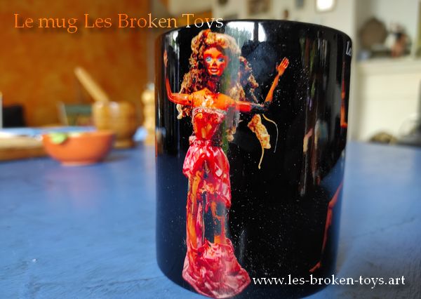 Les broken toys de Loïc Jugue produits dérivés: le mug