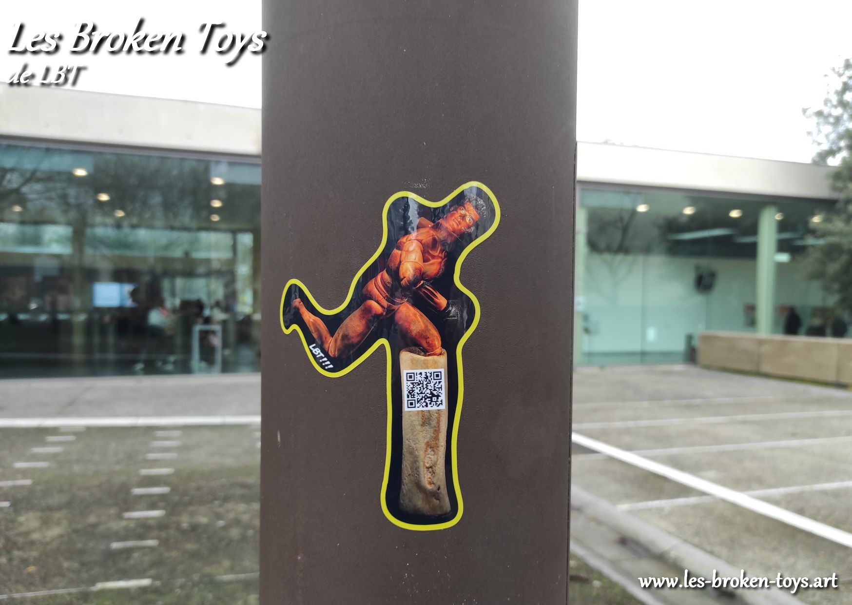 Street art sticker Les Broken Toys
