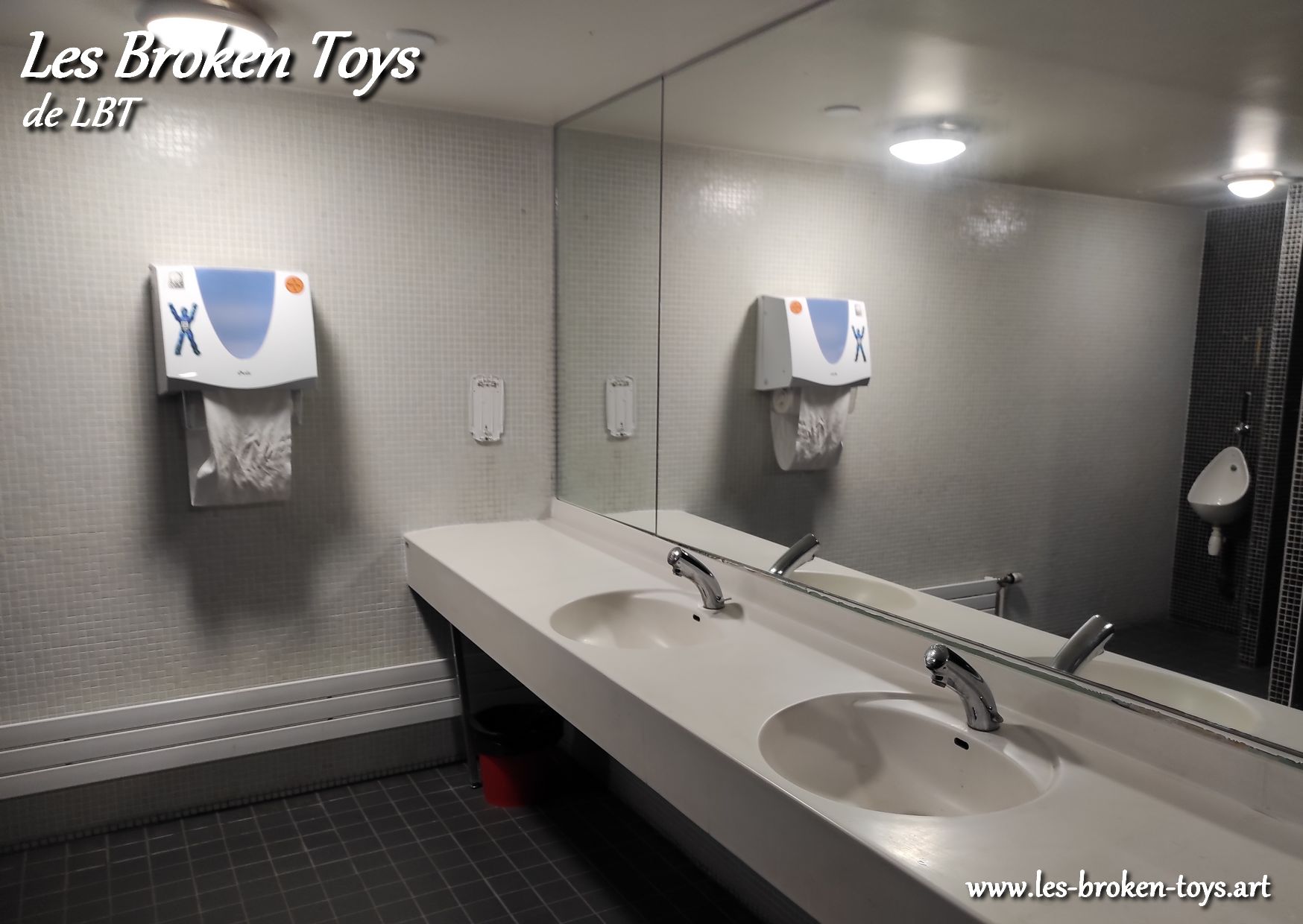 Street art sticker Les Broken Toys