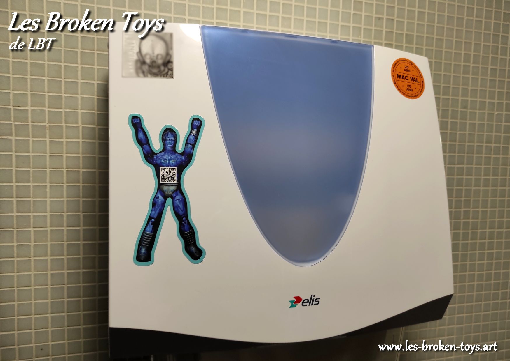 Street art sticker Les Broken Toys