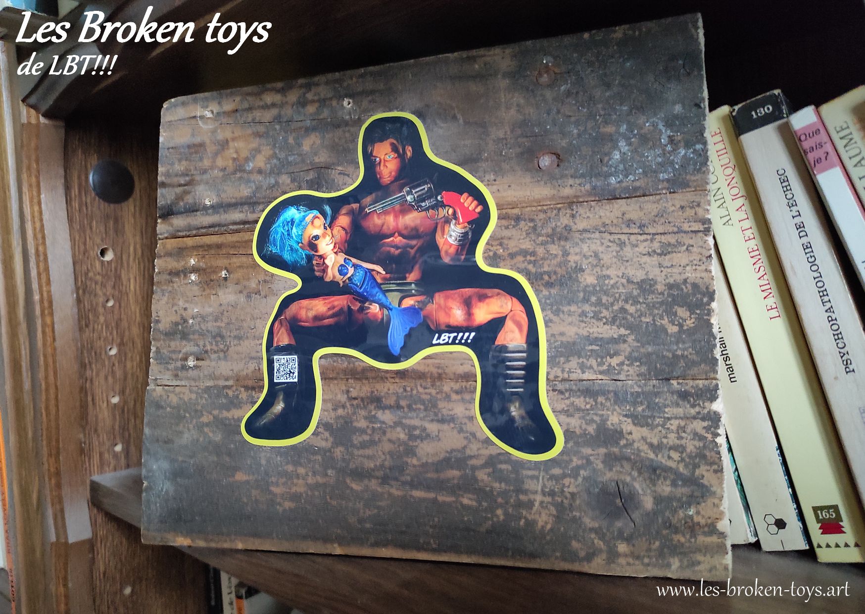 Street art Les stickers Broken Toys La sirène et le revolver 
