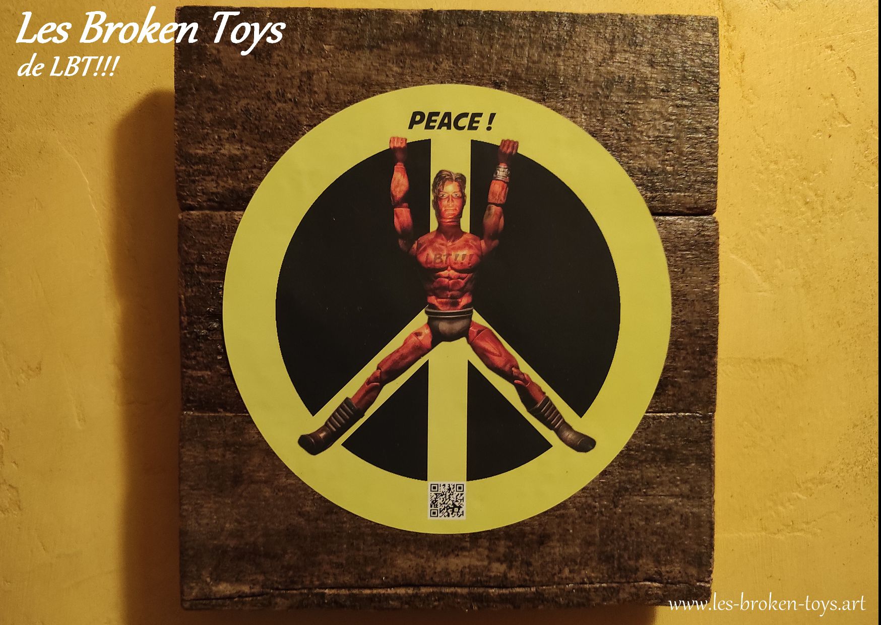 Street art Les stickers Broken Toys Peace 